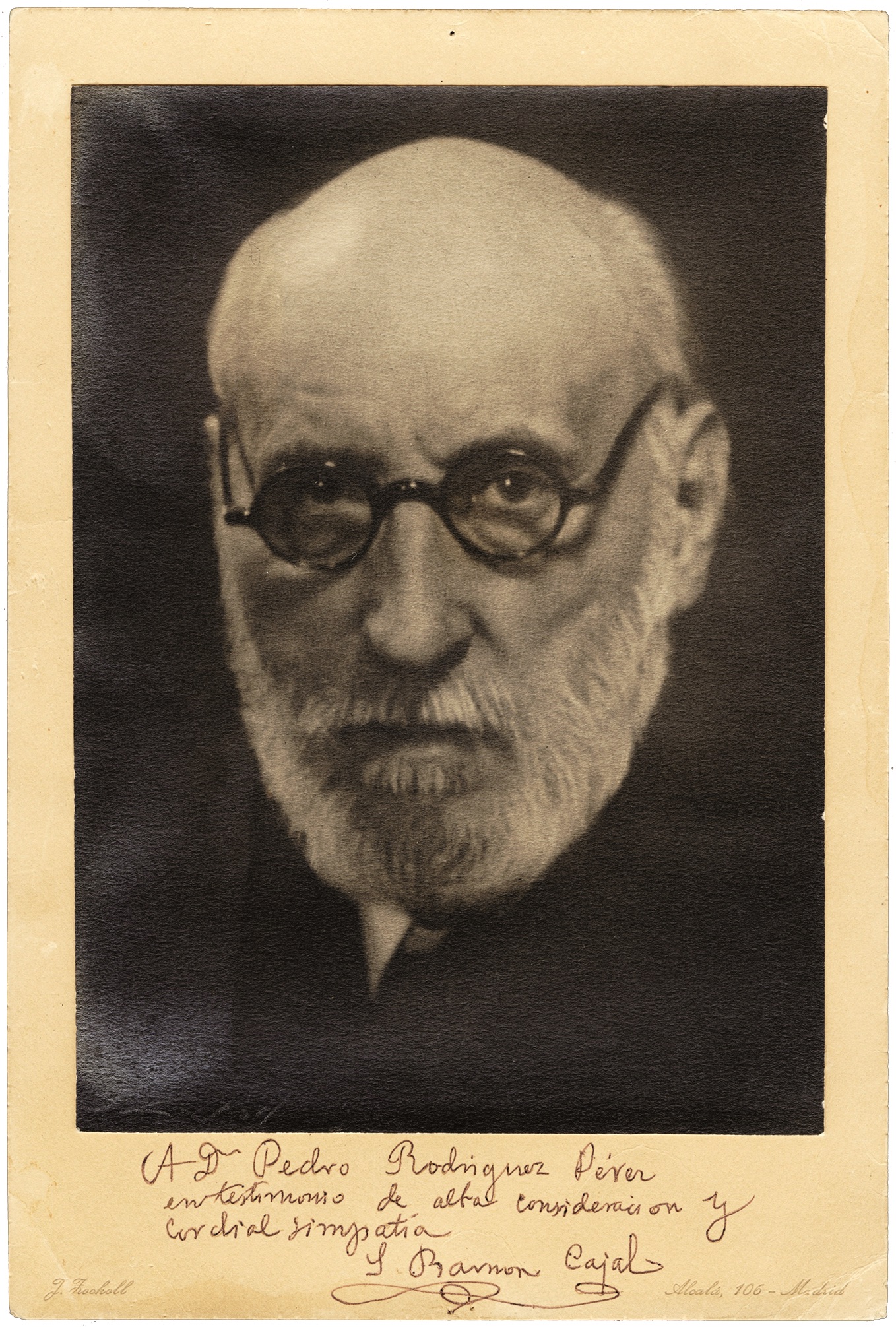 Fotografía dedicada a Rodríguez Pérez.